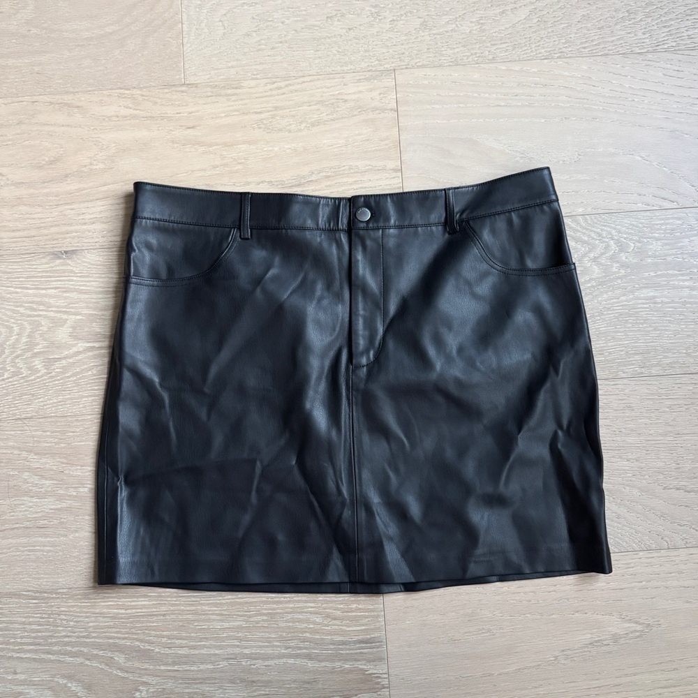 Mango Black Faux Leather Mini Skirt Zip Closure Button Accents Pockets XXL